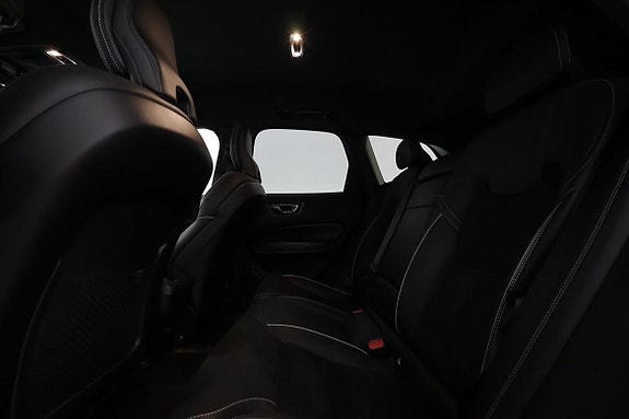 Volvo XC60 10 of 17