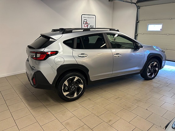 Subaru Crosstrek 2 of 5