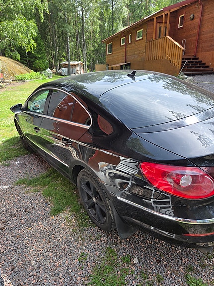 Volkswagen Passat CC 2 of 4