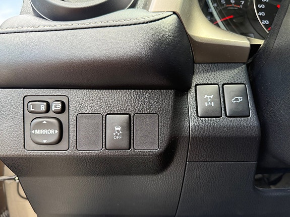 Toyota RAV4 2 of 5