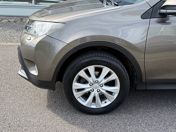 Toyota RAV4 5 of 5