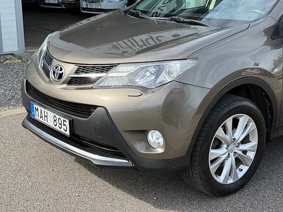 Toyota RAV4 4 of 5