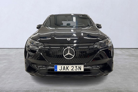 Mercedes-Benz EQE500 SUV 7 of 25