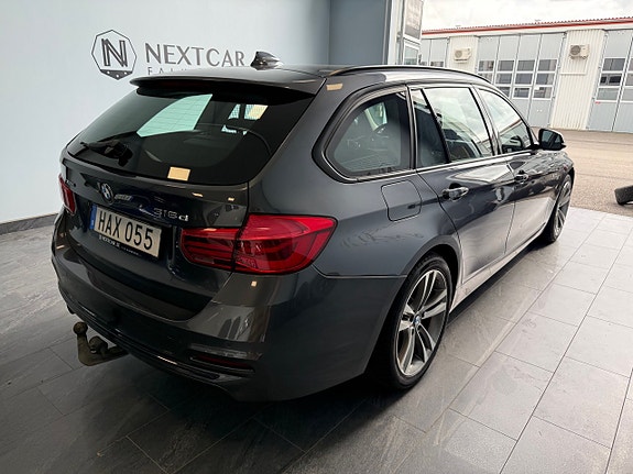 BMW 318d 3 of 5