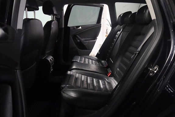 Volkswagen Passat 16 of 22