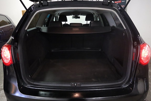Volkswagen Passat 17 of 22