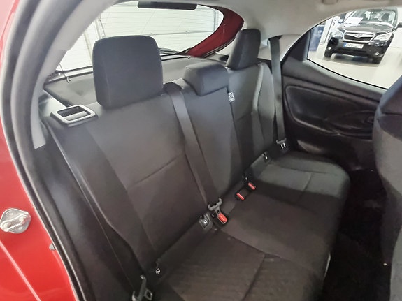 Toyota Yaris 23 of 26
