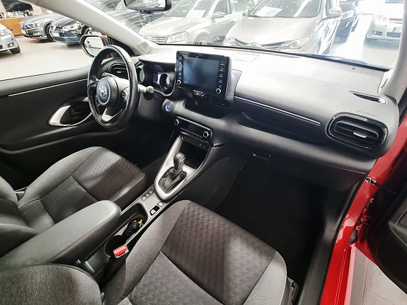 Toyota Yaris 8 of 26