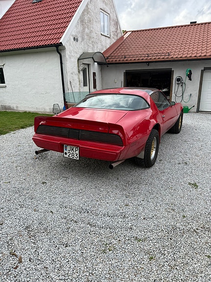 Pontiac Firebird 4 of 5