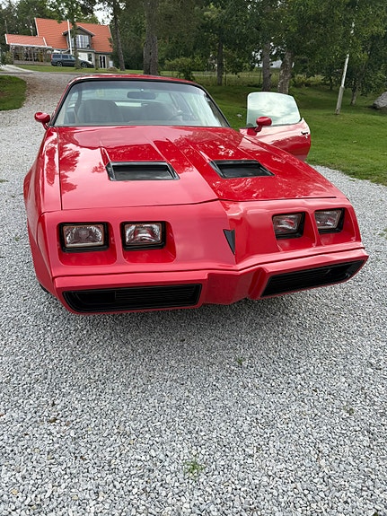 Pontiac Firebird 2 of 5