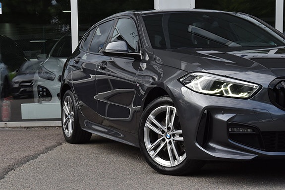 BMW 118i 4 of 5