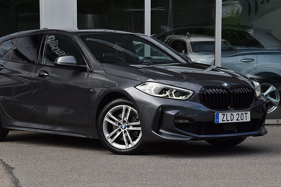 BMW 118i 3 of 5
