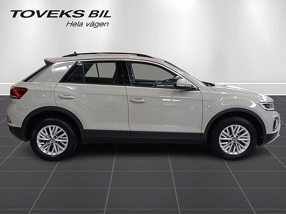 Volkswagen T-Roc 4 of 5