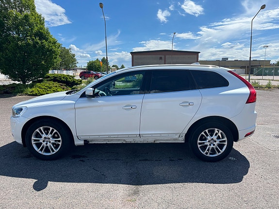Volvo XC60 2 of 5