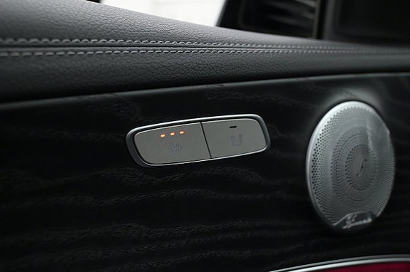 Mercedes-Benz E300 de 14 of 27