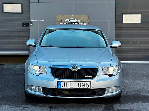 Skoda Superb 2 of 5