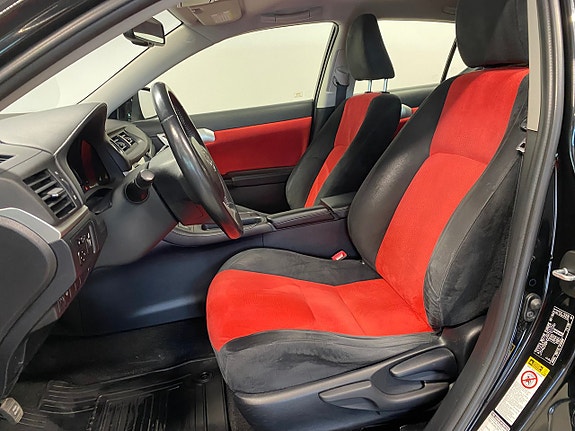 Lexus CT200h 8 of 16