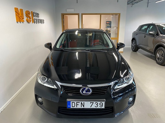 Lexus CT200h 2 of 16