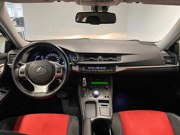Lexus CT200h 11 of 16
