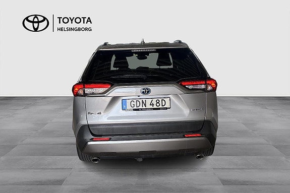 Toyota RAV4 9 of 24