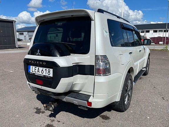 Mitsubishi Pajero 5 of 5