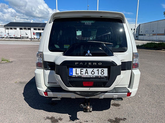 Mitsubishi Pajero 4 of 5
