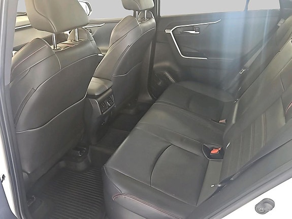 Toyota RAV4 Plug-in Hybrid 11 of 19
