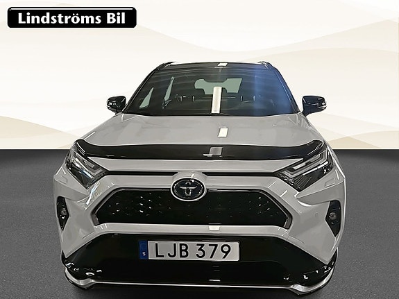 Toyota RAV4 Plug-in Hybrid 9 of 19