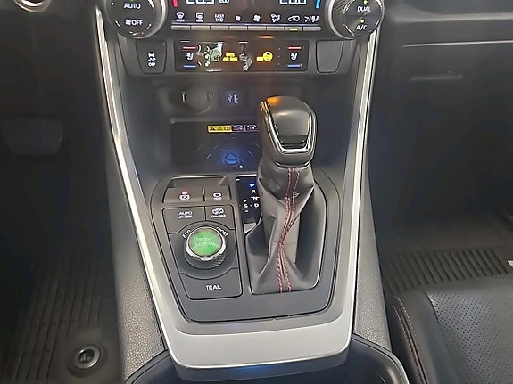 Toyota RAV4 Plug-in Hybrid 17 of 19
