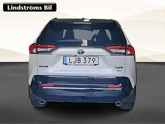 Toyota RAV4 Plug-in Hybrid 8 of 19