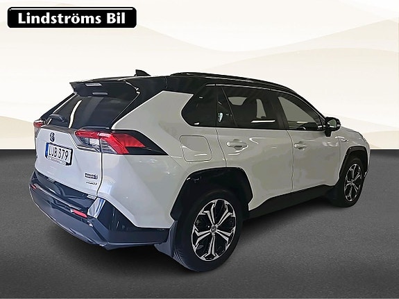 Toyota RAV4 Plug-in Hybrid 4 of 5