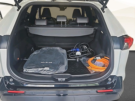 Toyota RAV4 Plug-in Hybrid 13 of 19