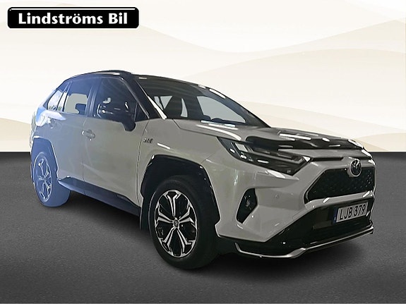 Toyota RAV4 Plug-in Hybrid 3 of 5