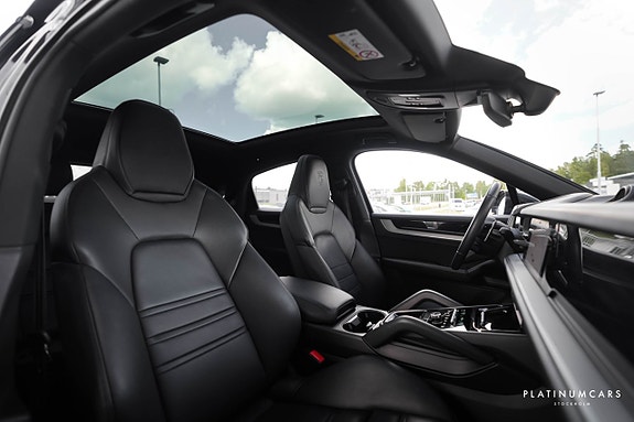Porsche Cayenne 9 of 26