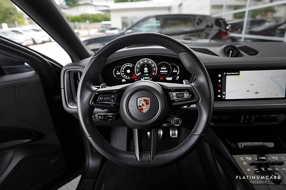 Porsche Cayenne 10 of 26