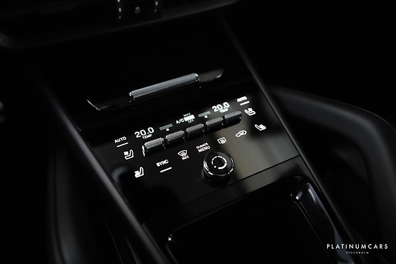 Porsche Cayenne 16 of 26