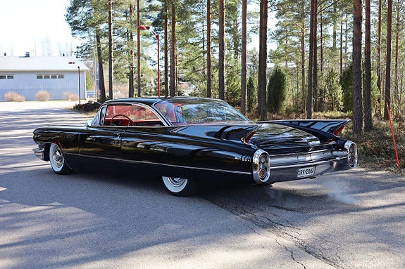 Cadillac Deville 5 of 5