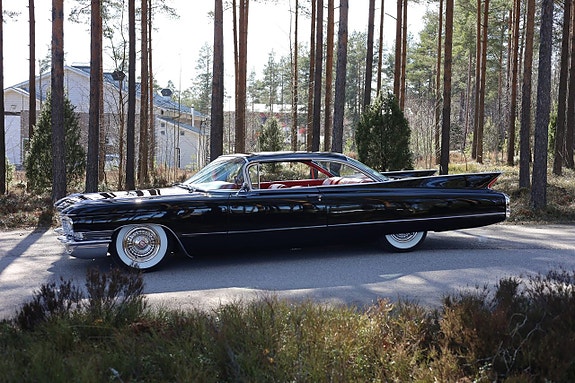 Cadillac Deville 4 of 5