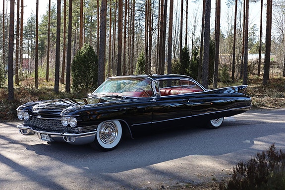 Cadillac Deville 3 of 5