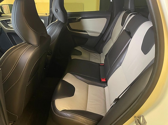 Volvo XC60 16 of 19