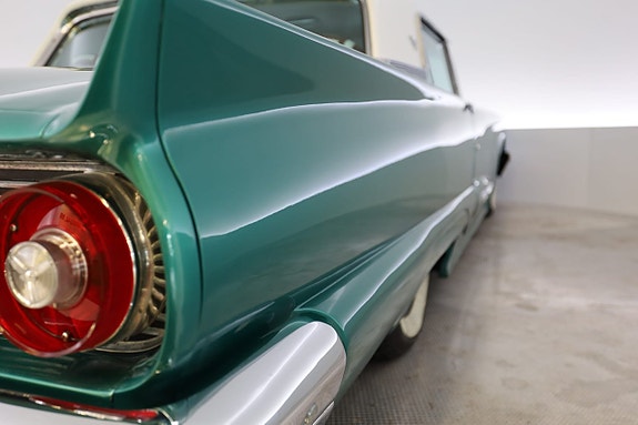 Ford Thunderbird 25 of 30