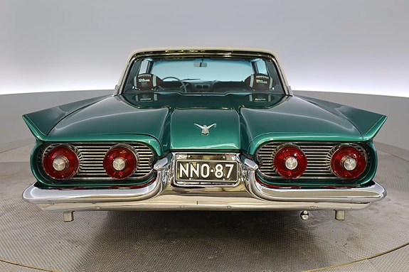 Ford Thunderbird 24 of 30