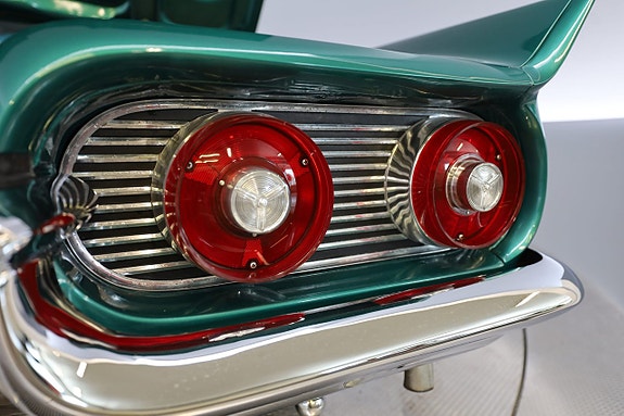 Ford Thunderbird 20 of 30