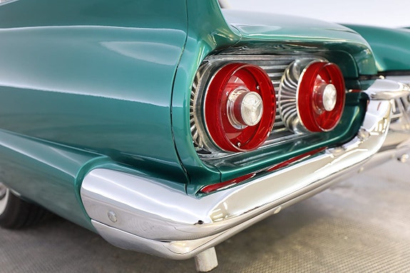 Ford Thunderbird 22 of 30