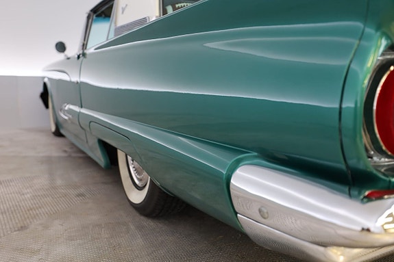 Ford Thunderbird 23 of 30