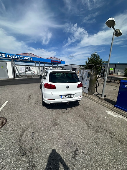 Volkswagen Tiguan 4 of 5