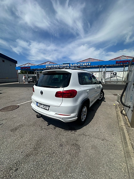 Volkswagen Tiguan 3 of 5