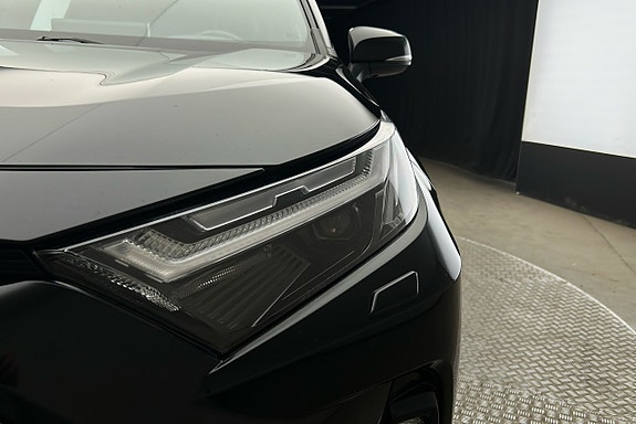 Toyota RAV4 Plug-in Hybrid 11 of 26