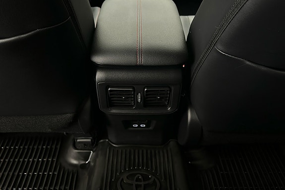Toyota RAV4 Plug-in Hybrid 20 of 26
