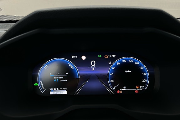 Toyota RAV4 Plug-in Hybrid 7 of 26